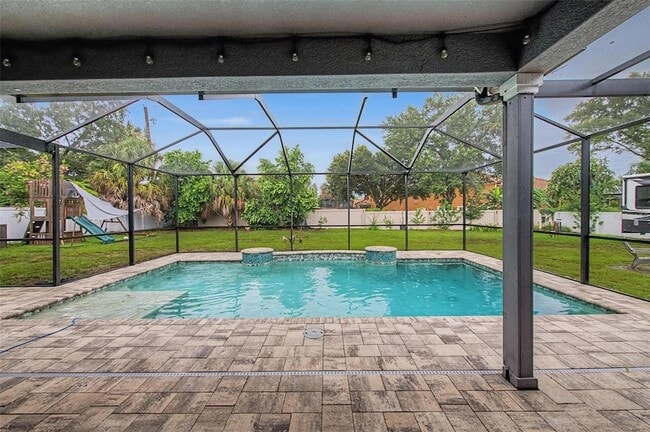 Photo - 606 Royal Crest Dr