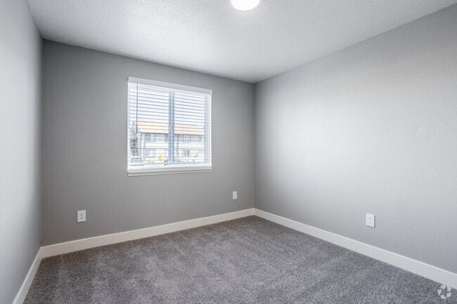 2BR, 1BA - 850SF - The Acres