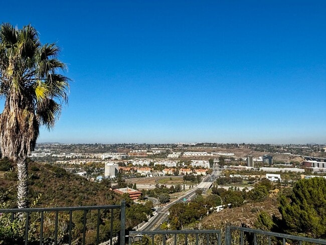 Building Photo - Beautiful 2 bed 2 bath Condo Located in North Park Unit 209