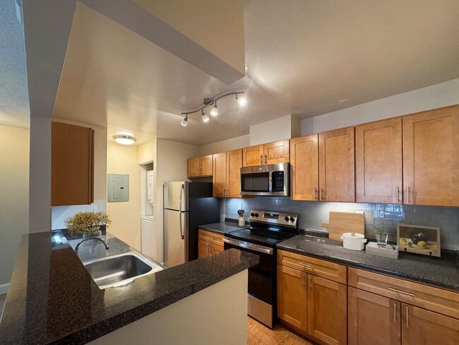 The Hancock - Kitchen - Katahdin Woods