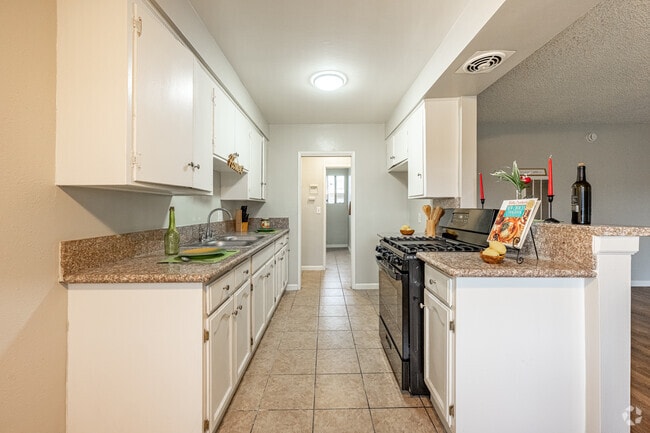 1BR, 1BA - 700SF - Kitchen - Rosemead Apartments II