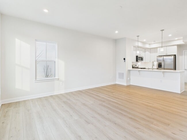 Photo - 8029 Lake Laurel Ln