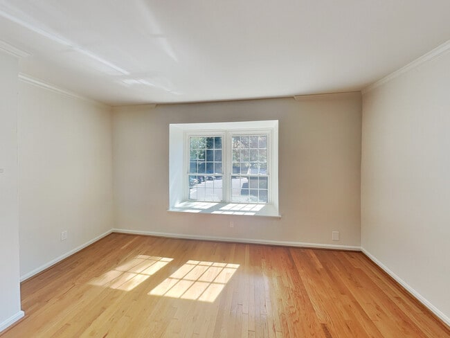 Photo - 115 Woodmere Square NW