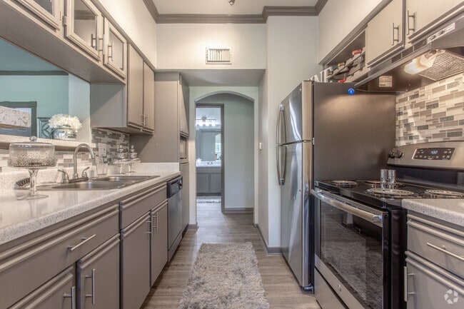 1 BR, 1 BA - 804 SF