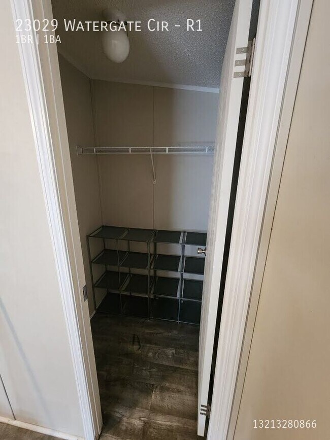23029 Watergate Cir Unit R1