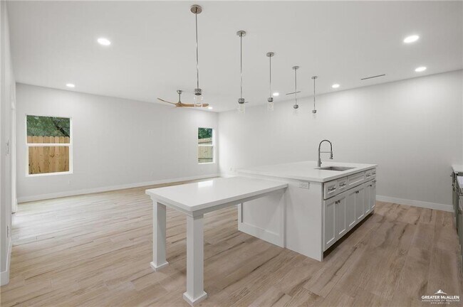 2615 E Solar Dr