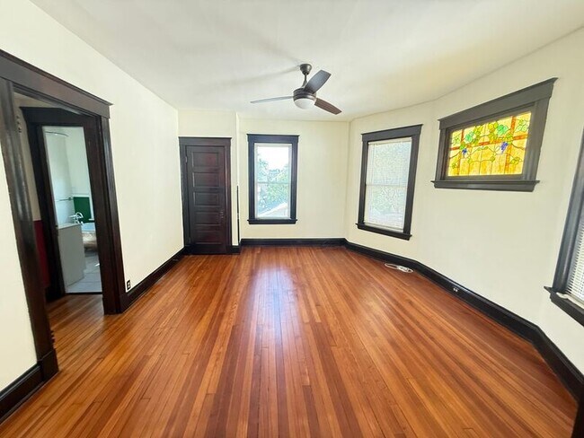 Photo - 2418 Robertson Ave Unidad # 2
