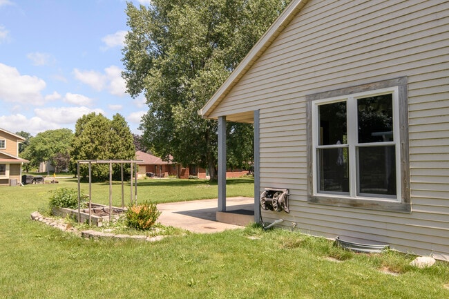 Photo - N58W23798 Hastings Ct