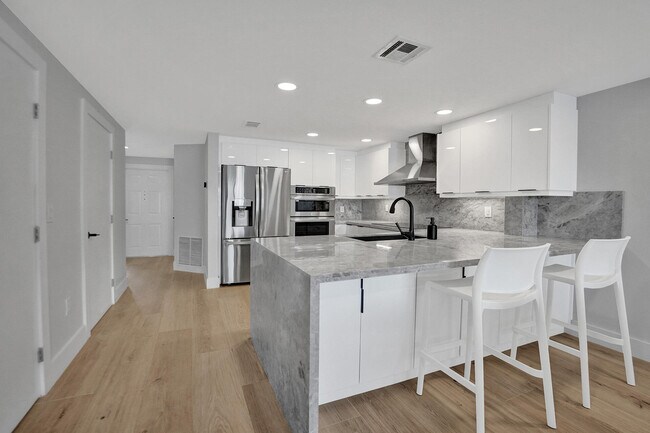 Photo - 876 Jeffery St