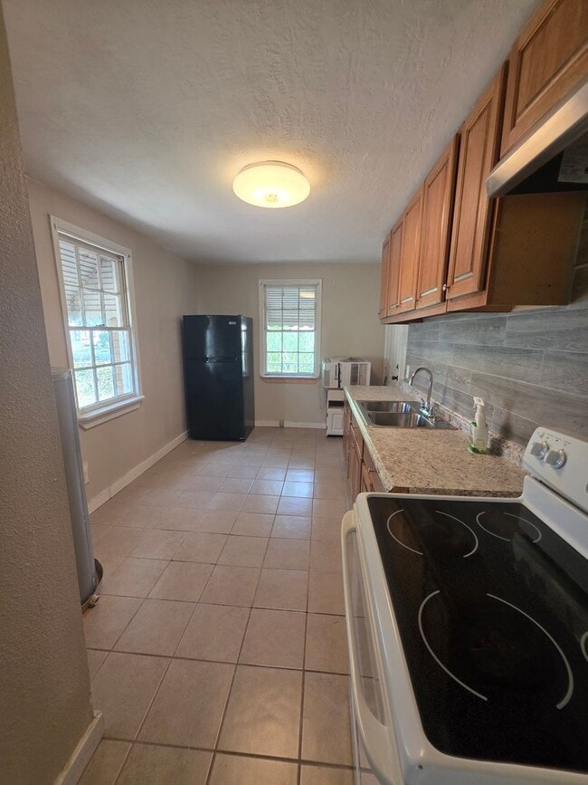 Photo - 828 Forsythe St