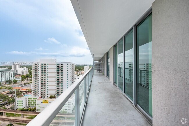 Building Photo - 79 SW 12th St Unit 2303-S Rental