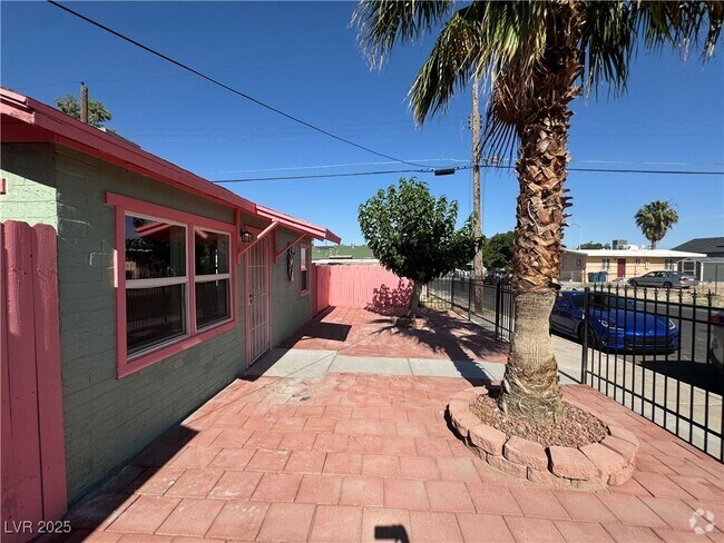 Building Photo - 400 N 15th St Rental