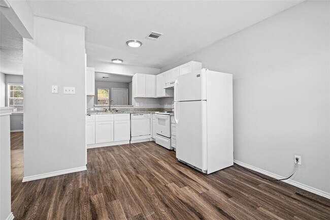 Photo - 1806 River Crossing Cir