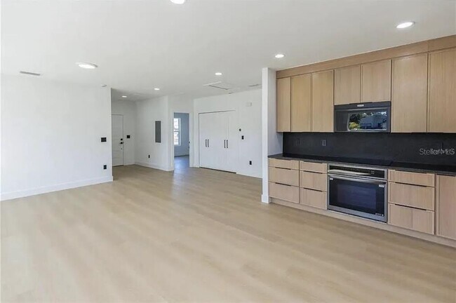 Photo - 1836 19th St S