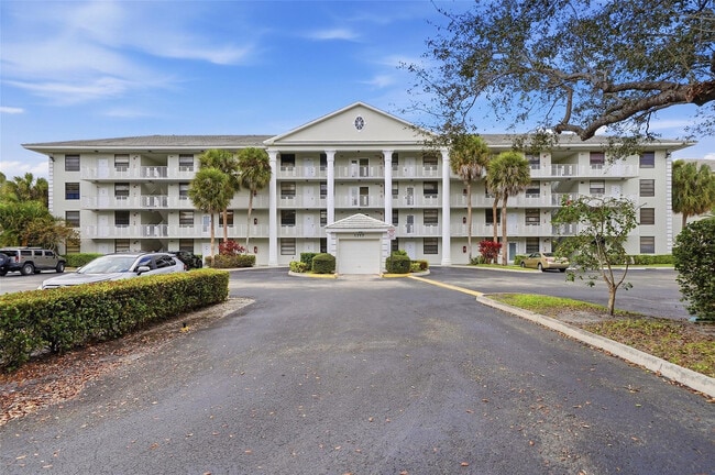 Photo - 1717 Whitehall Dr Unit 205