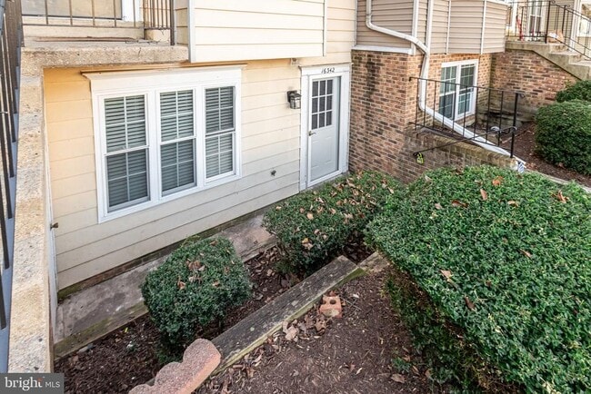 Building Photo - 16342 Taconic Cir