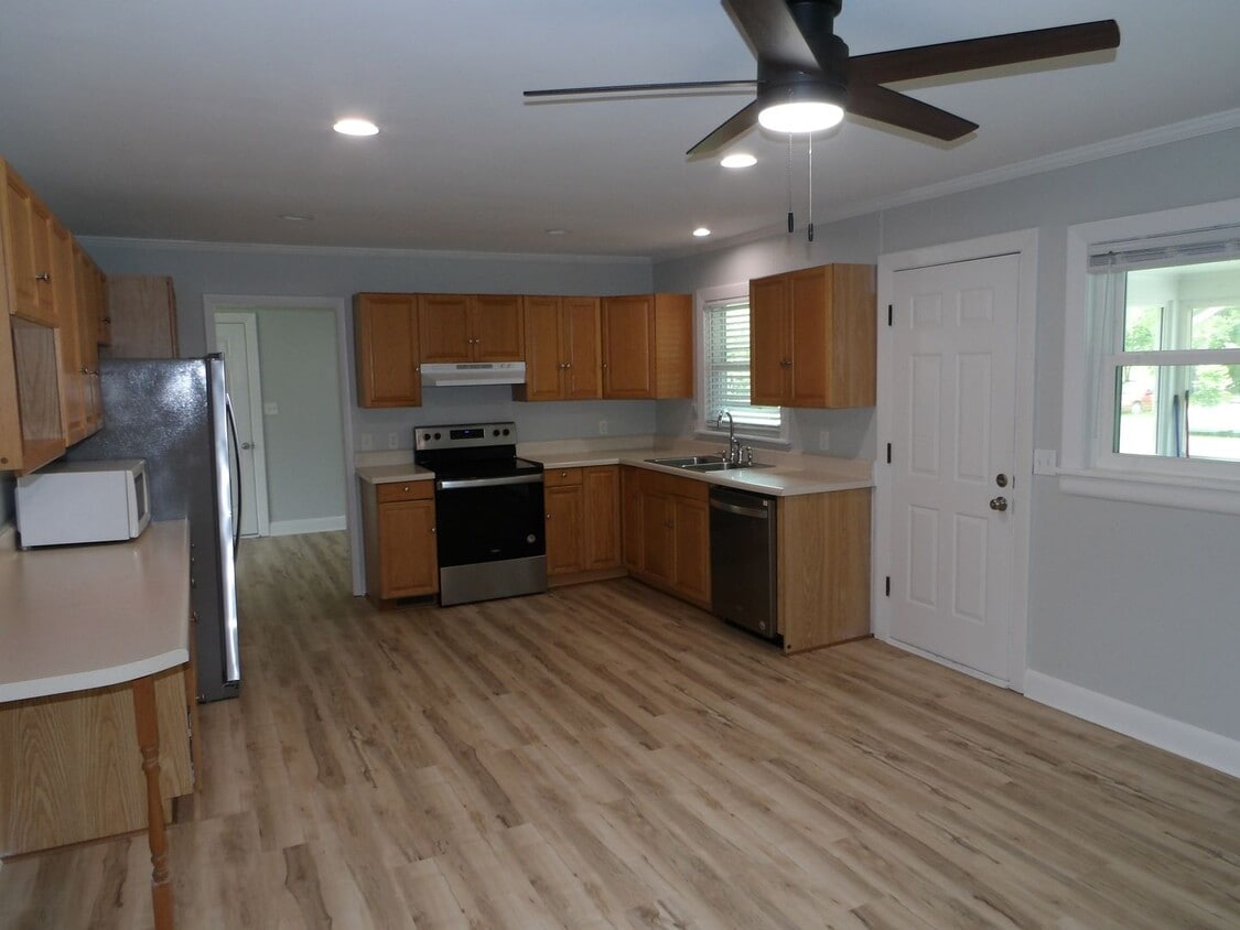 3Bd/2BA Brick Ranch Home - 3Bd/2BA   Brick Ranch Home