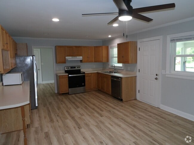 Building Photo - 3Bd/2BA   Brick Ranch Home