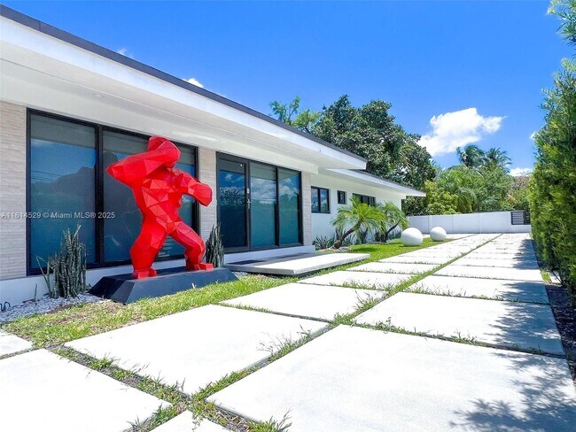 Photo - 6025 SW 72nd Ave