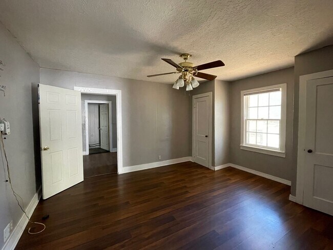 2104-2106 McAlister