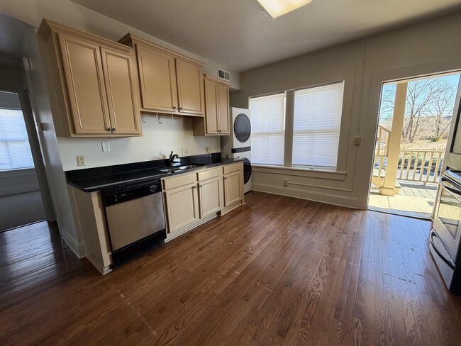 Photo - 129 Talbot Ave Unit 103