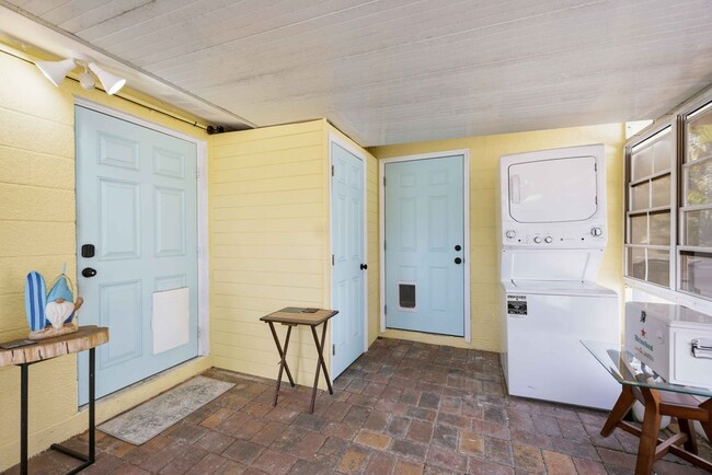 Photo - 370 E Fray St