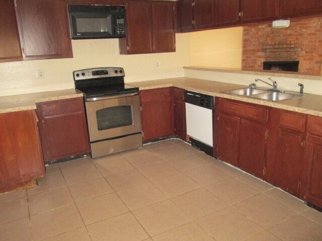 Photo - 811 Whispering Pine Dr