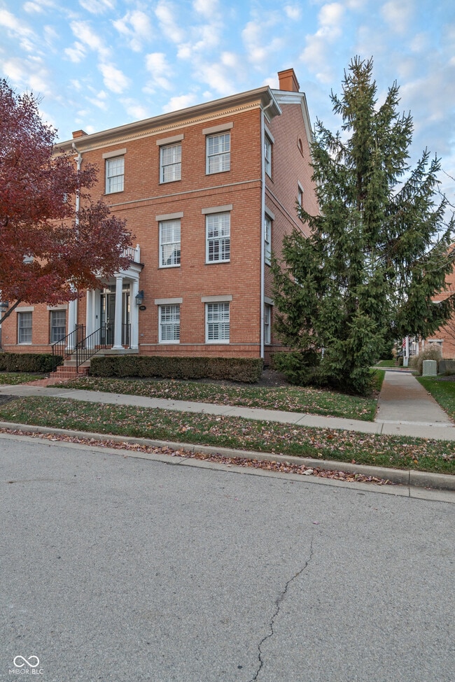 Photo - 2068 Broughton St