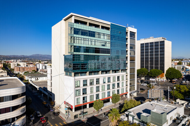 3223 W 6th St - The Summit on Sixth Apartments