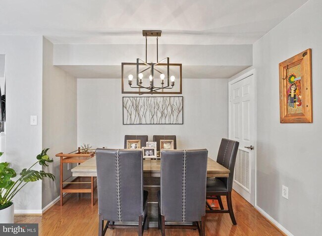 Photo - 1475 A St NE