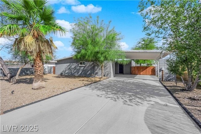 Photo - A Must See!! 5 bedroom 3.5 Bathroom home i...