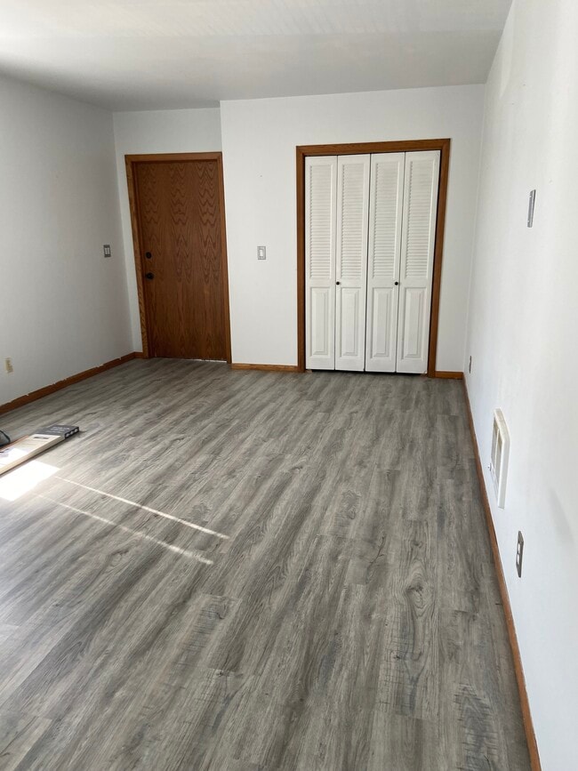 Building Photo - 211 S Spring St Unit 3