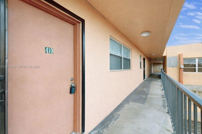 Photo - 13715 Kendale Lakes Cir Unit PH-A10