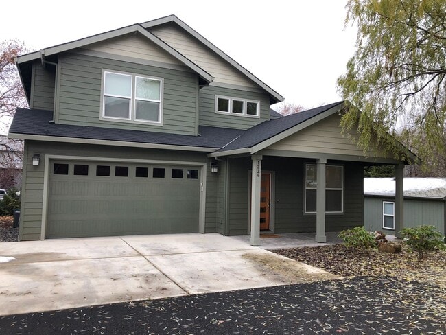 5 Bedroom, 5.5 Bathroom Home in Hood River. - 5 Bedroom, 5.5 Bathroom Home in Hood River.