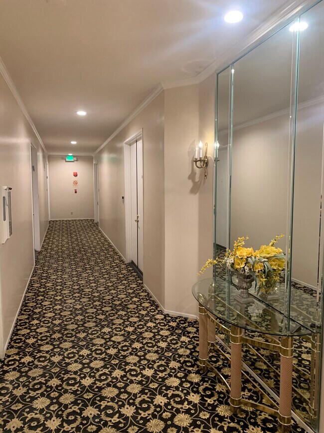 Photo - 120 N Swall Dr Unit 207