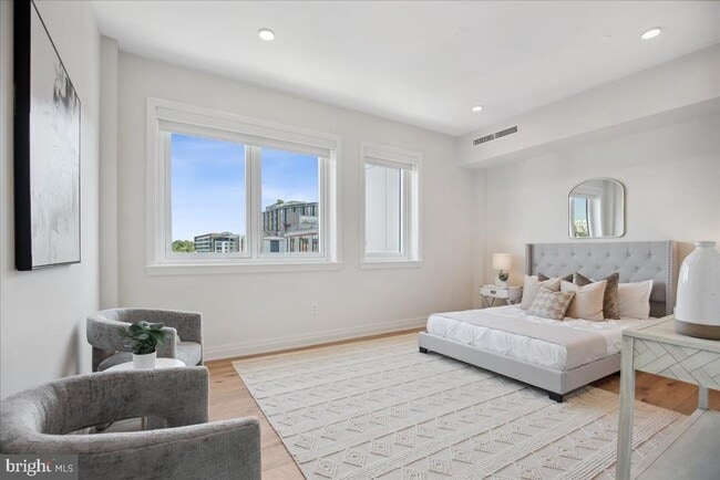 Photo - 923 V St NW Unit 601