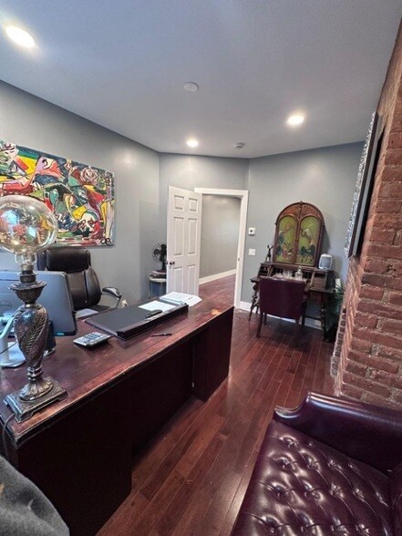 Photo - 387 Van Brunt St Unidad 2