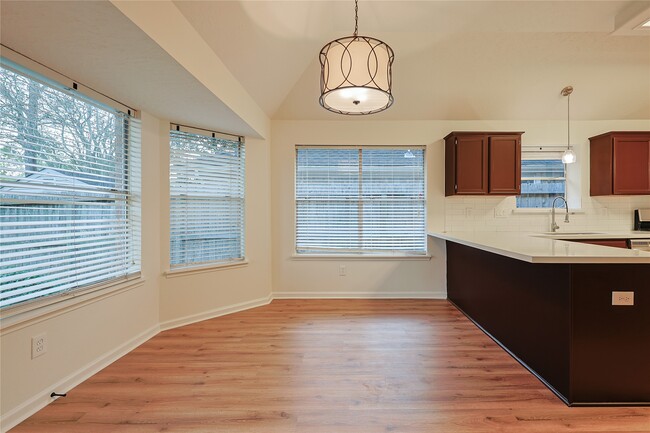 Photo - 2109 Eastlands St