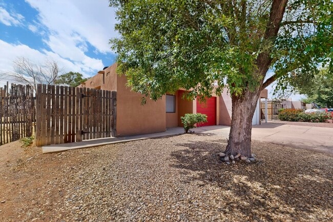 Photo - 222 Shannon Pl NW