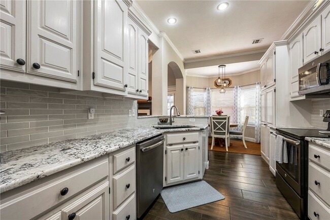Photo - 701 Drake St