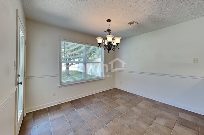 1504 Beaconcrest Cir