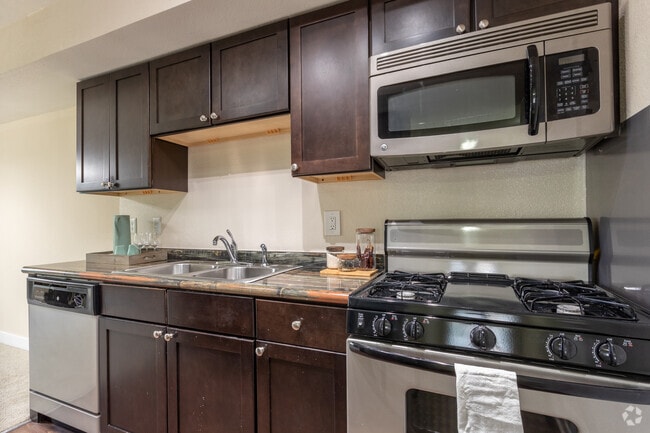 1BR, 1BA - 735 SF - Meridian Bay Apartments