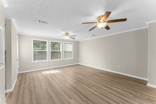 Photo - 7304 Claudia's Way