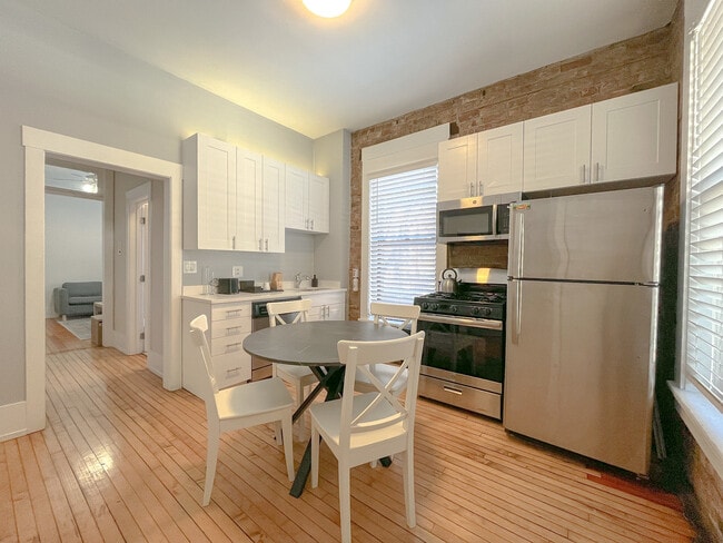 Photo - 3765 N Kenmore Ave Unidad 1E