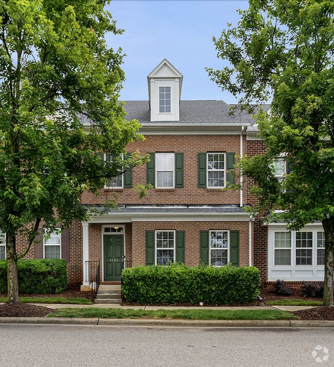 Building Photo - Charming 3-Bed/3.5 Bath Townhouse with 211...