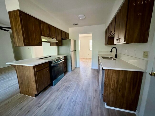 Photo - 511 Maple Ave