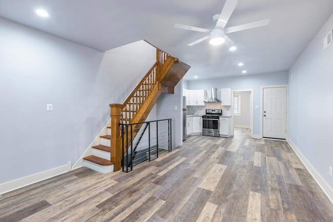 Photo - 5430 Delancey St