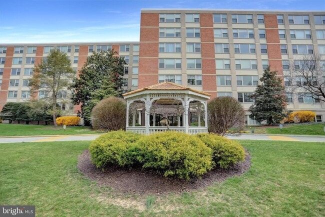 Building Photo - 4401 Roland Ave Unit 304 Rental