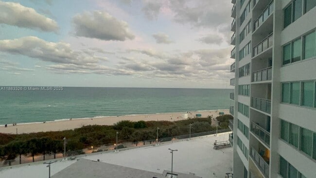 Building Photo - 7135 Collins Ave Unit 702