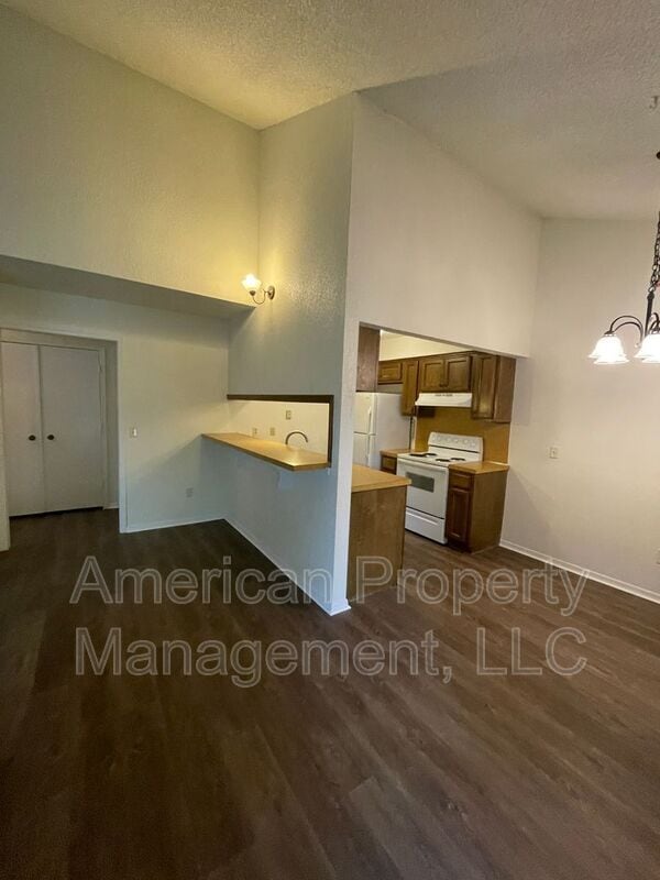 Photo - 4405 S Gum Ave
